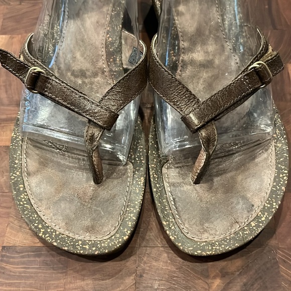 Teva 8.5 leather and cork heel sandals with rubber soles very good condition - Picture 2 of 6